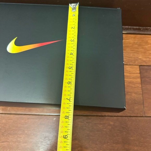 Nike Black Vini Jr Box with Yellow-Red Swoosh new - Picture 7 of 9